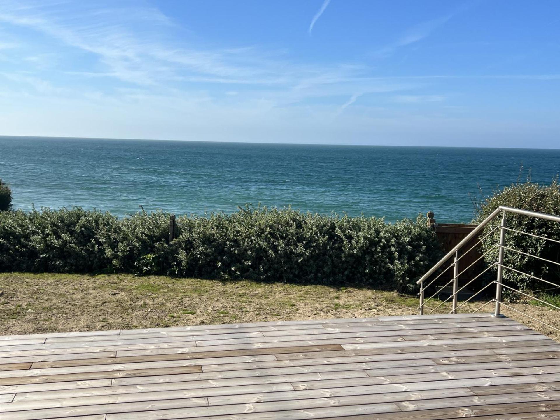 Le Bruit Des Vagues Villa Les Pieux Exterior photo